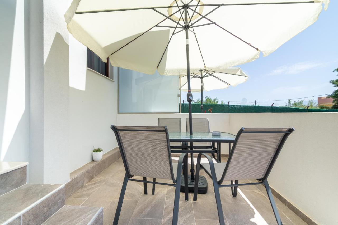 Cozy House With Pool Near Beach Gazi Esterno foto
